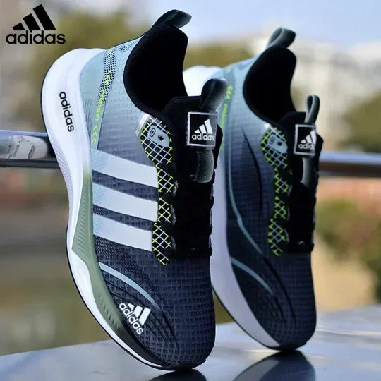 Breathable sports shoes